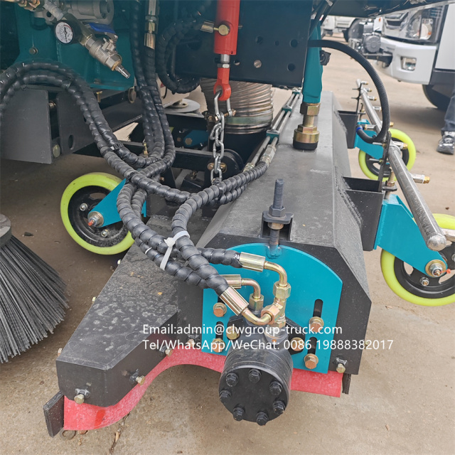 Dongfeng vacuum tanker street cleaner dust suction truck,Chengli Special Automobile Co.,Ltd,Dongfeng  vacuum cleaner brush street washing dust collection truck
