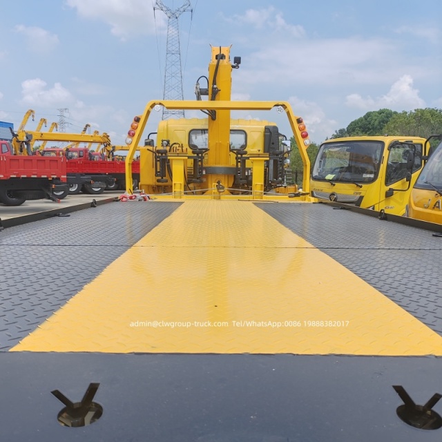 Foton 5ton flatbed tow truck with telescopic crane xcmg 6.3ton wrecker bed,Chengli Special Automobile Co.,Ltd,Foton slide deck flatbed car carrier recovery rescue car towing crane