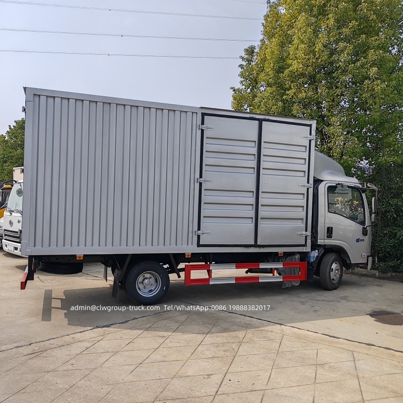 2025 isuzu ftr box truck van