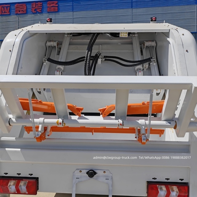 Shacman 6tons waste collection truck with garbage bin lifter compact truck,Chengli Special Automobile Co.,Ltd,Shacman solid waste container bin lifter 6 wheel compact garbage truck
