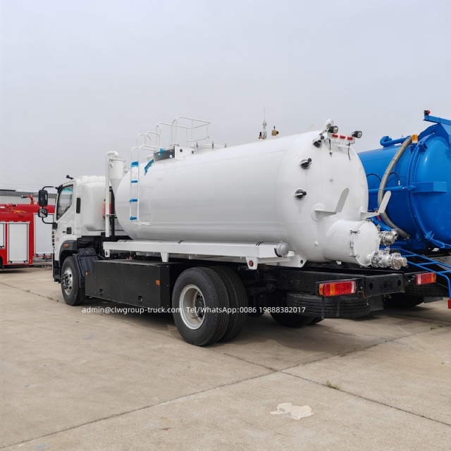 sewage truck vacuum tanker