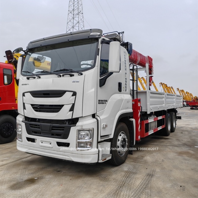 isuzu telescopic boom truck