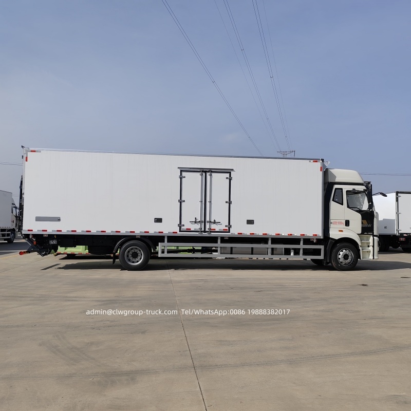 hog transport truck