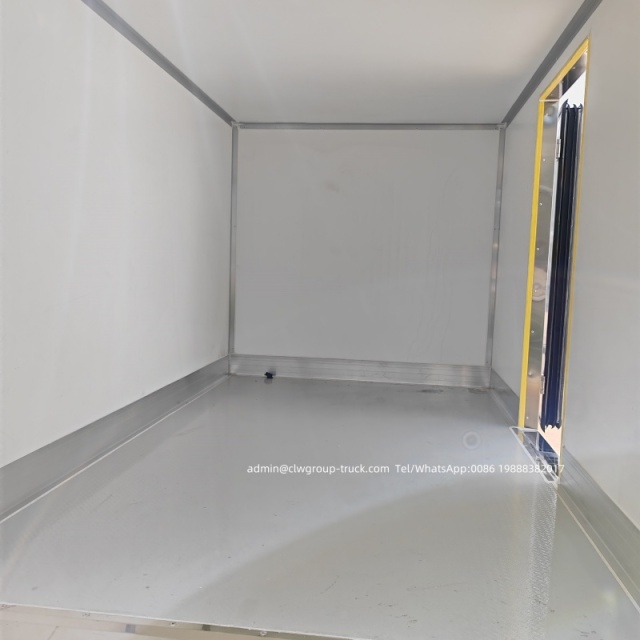 small 4x2 cold van refrigerated truck