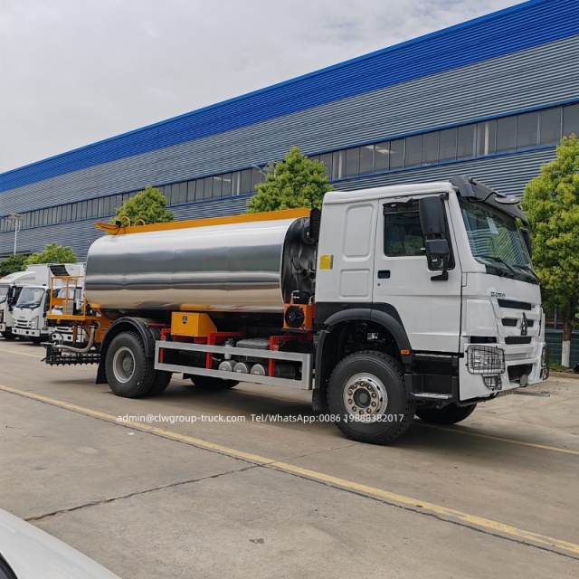 automatic bitumen road distributor truck