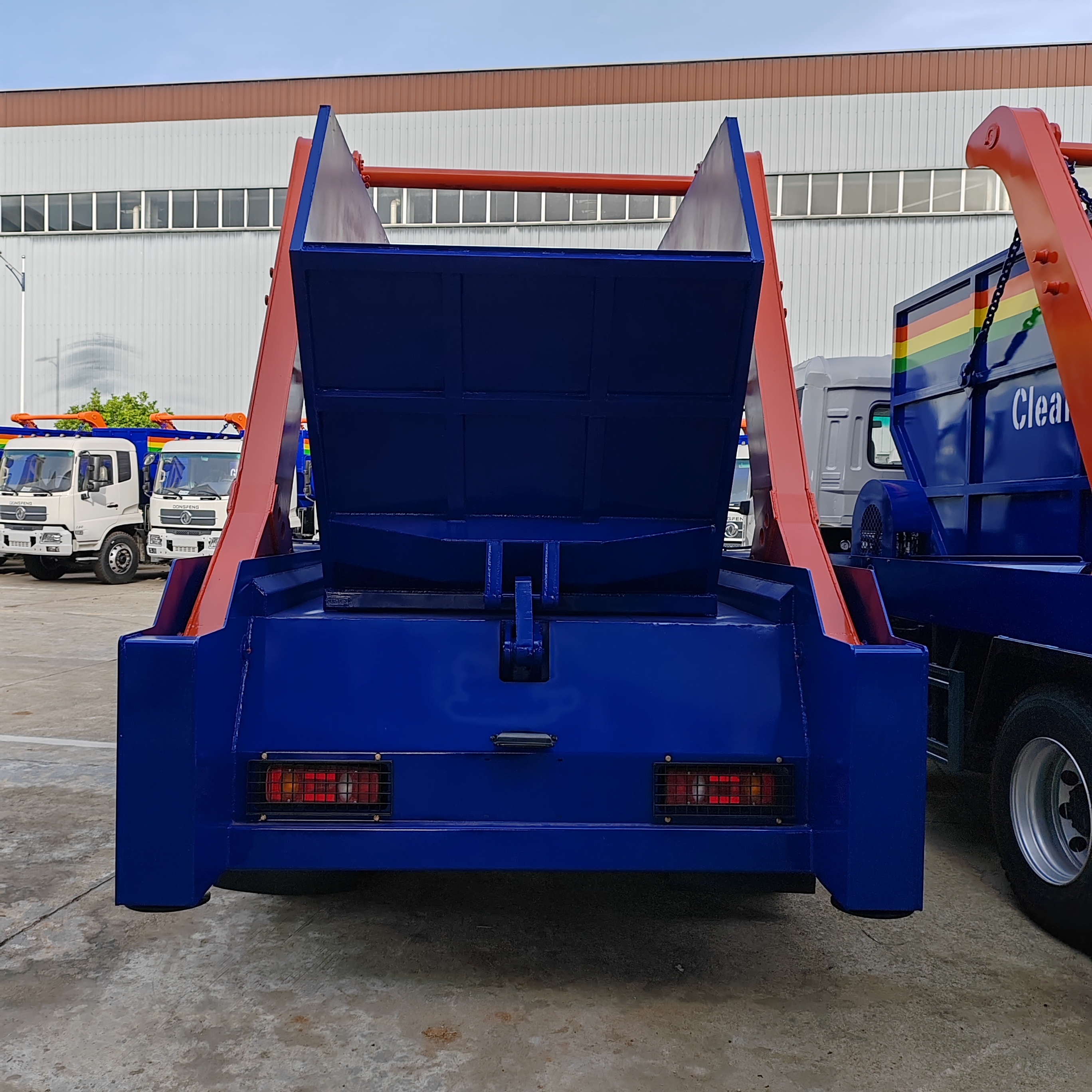roll on roll off garbage truck 