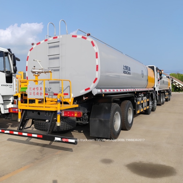 8x4 water vehicle water sprinkler
