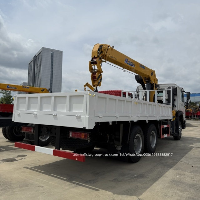 crane mounted truck sinotruk