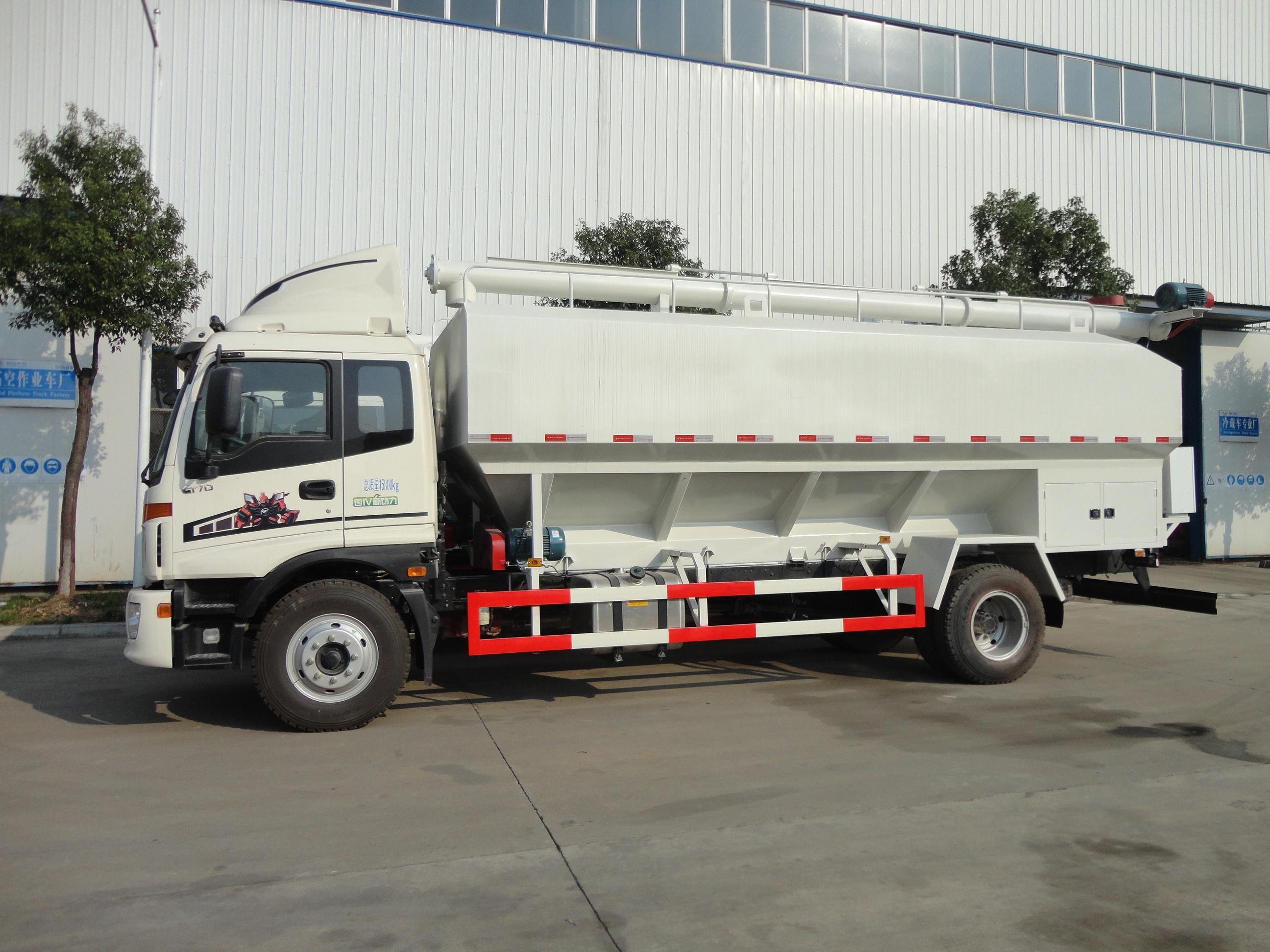 auger feed truck