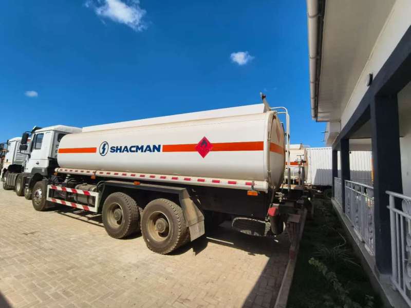 F3000 6X4 FUEL TANKER