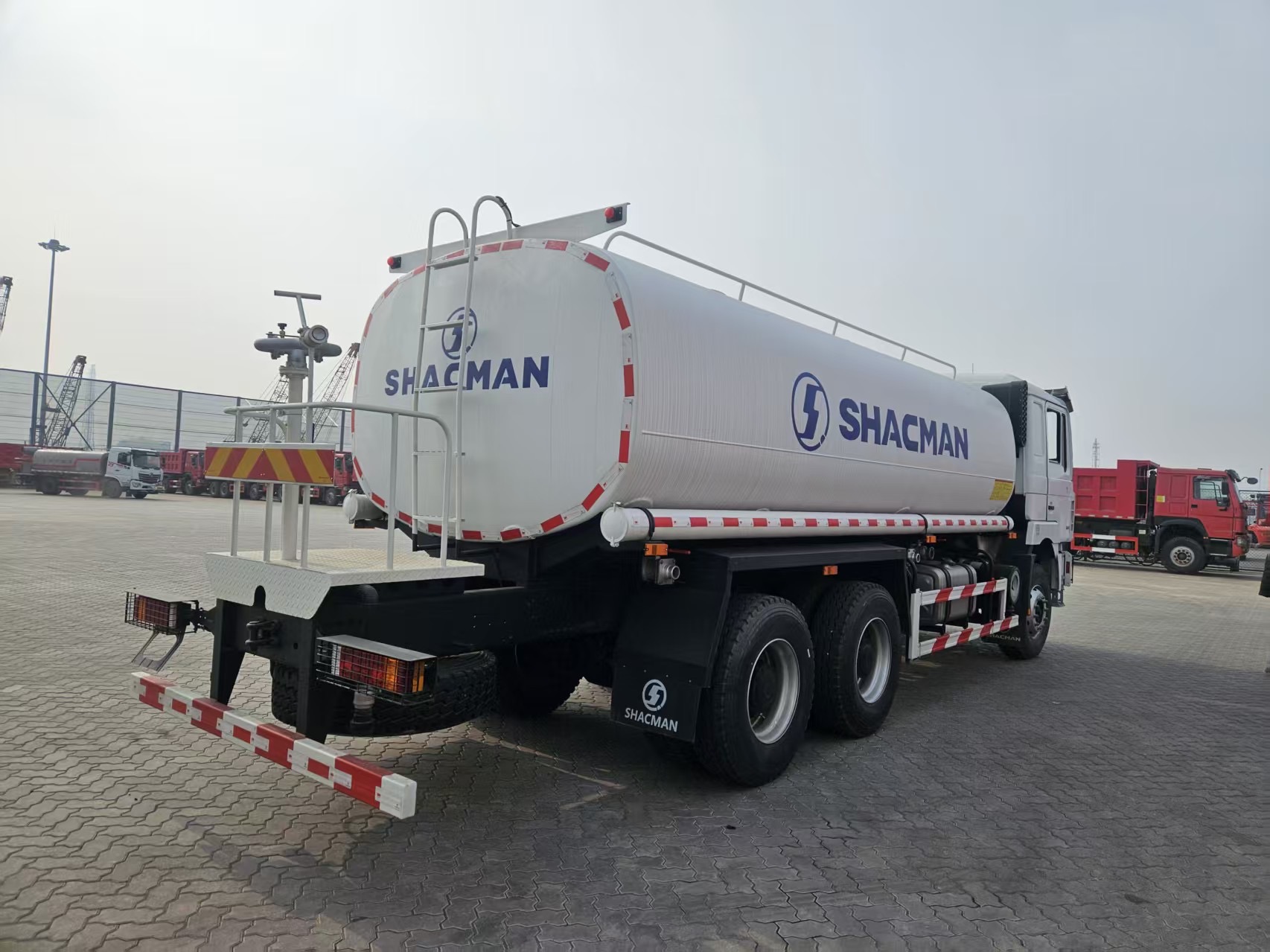 F3000 6X4 WATER BOWSER
