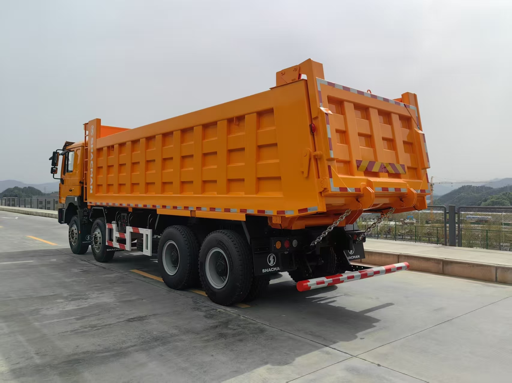 F3000 8X4 DUMP TRUCK
