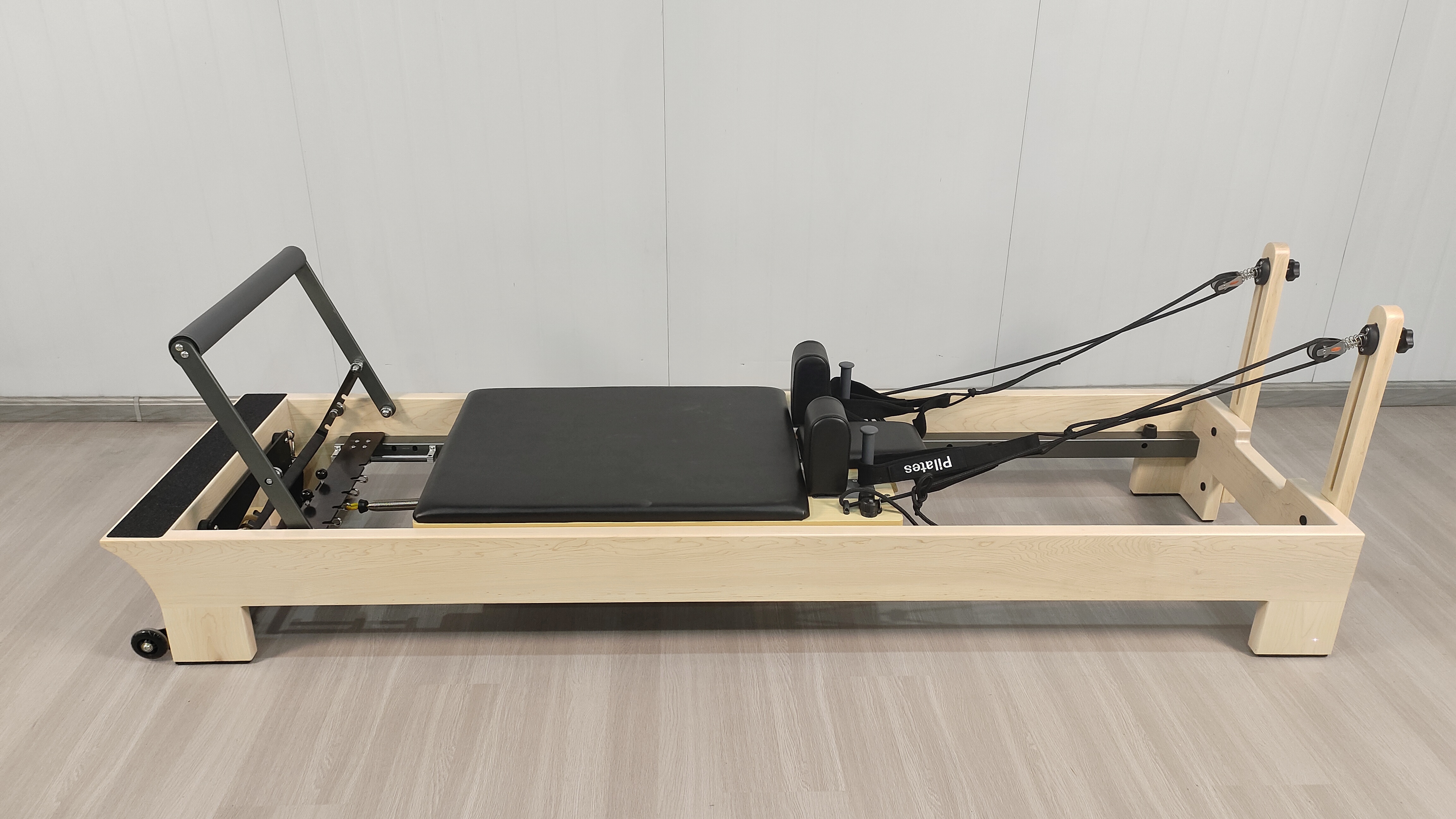 Luxury Inside Foot Bar Maple Reformer