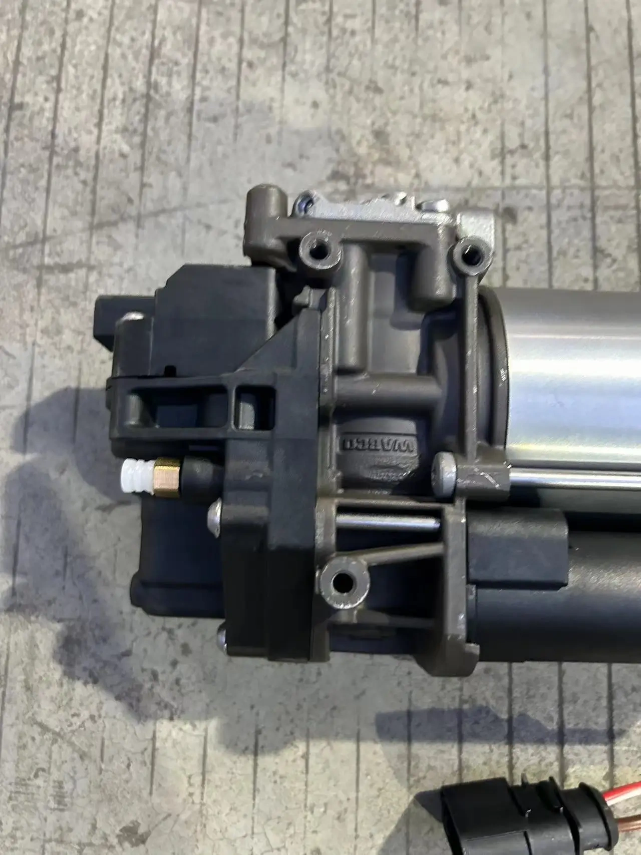 Applicable to Tesla Models Modelx air Pump Chassis Suspension with Original Brand New Part Number 1027911