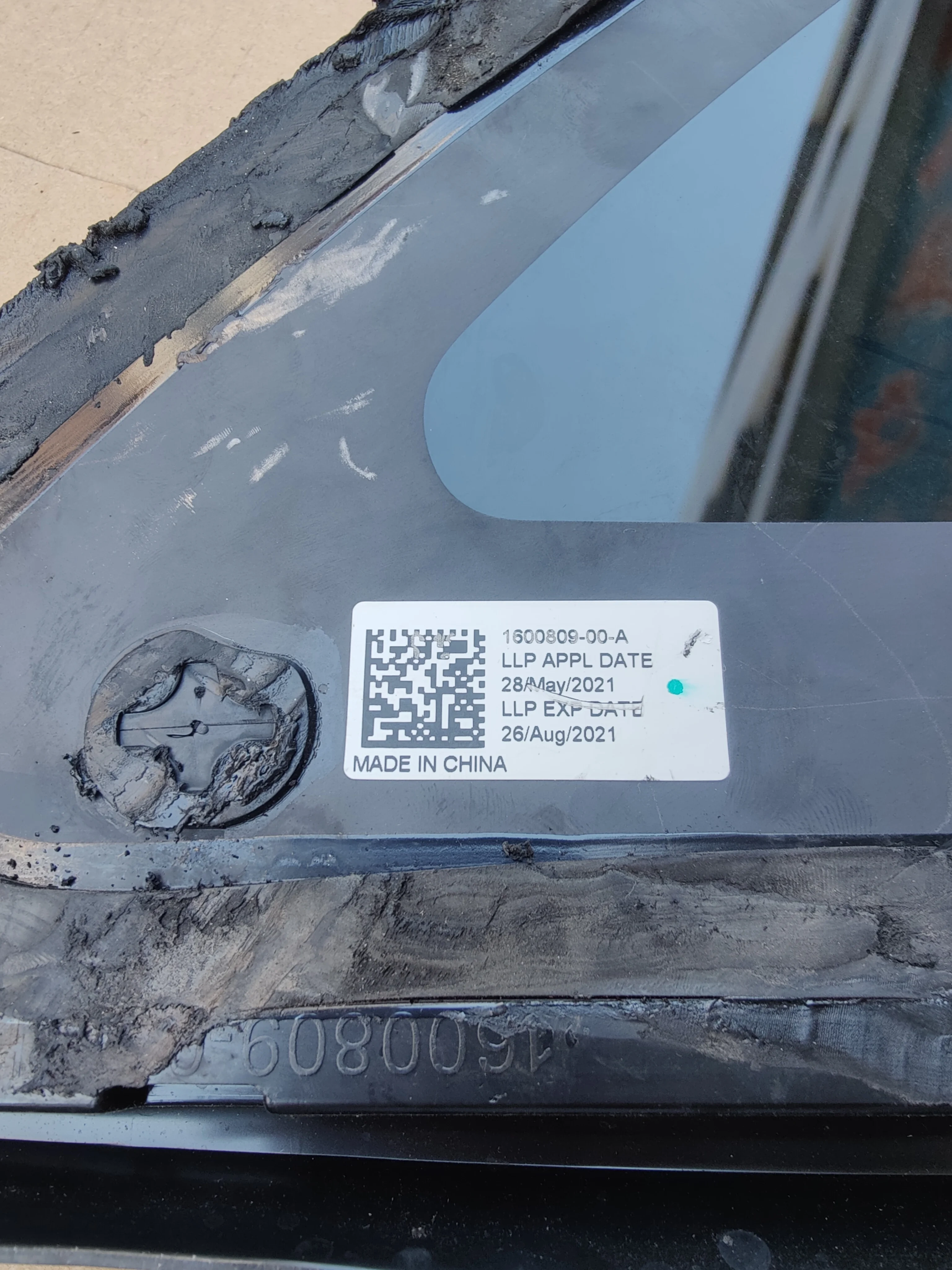 Suitable for Tesla Model Y Door Side Glass 1600808 1600809 Original Parts Door Triangle Glass