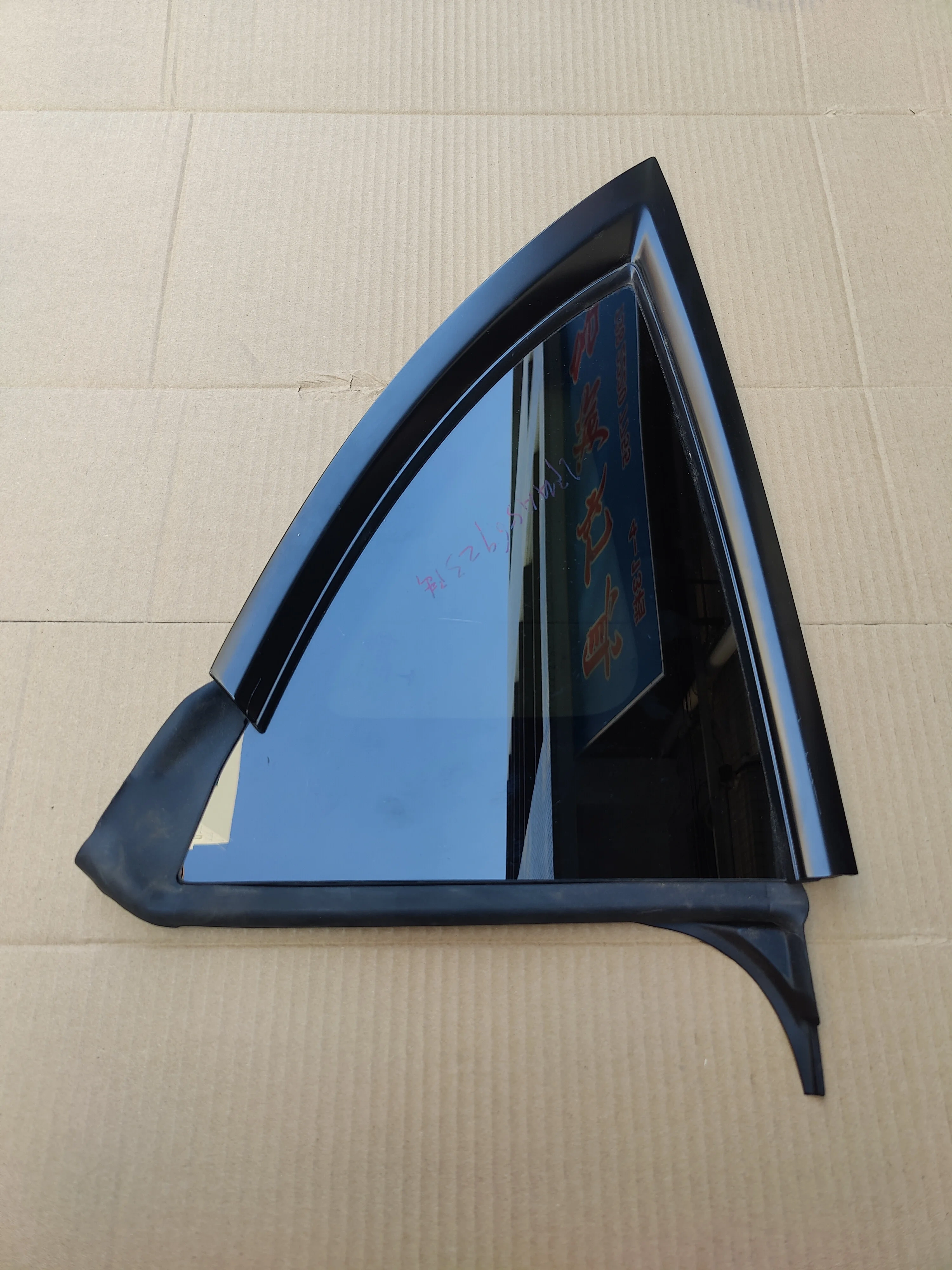 Suitable for Tesla Model Y Door Side Glass 1600808 1600809 Original Parts Door Triangle Glass