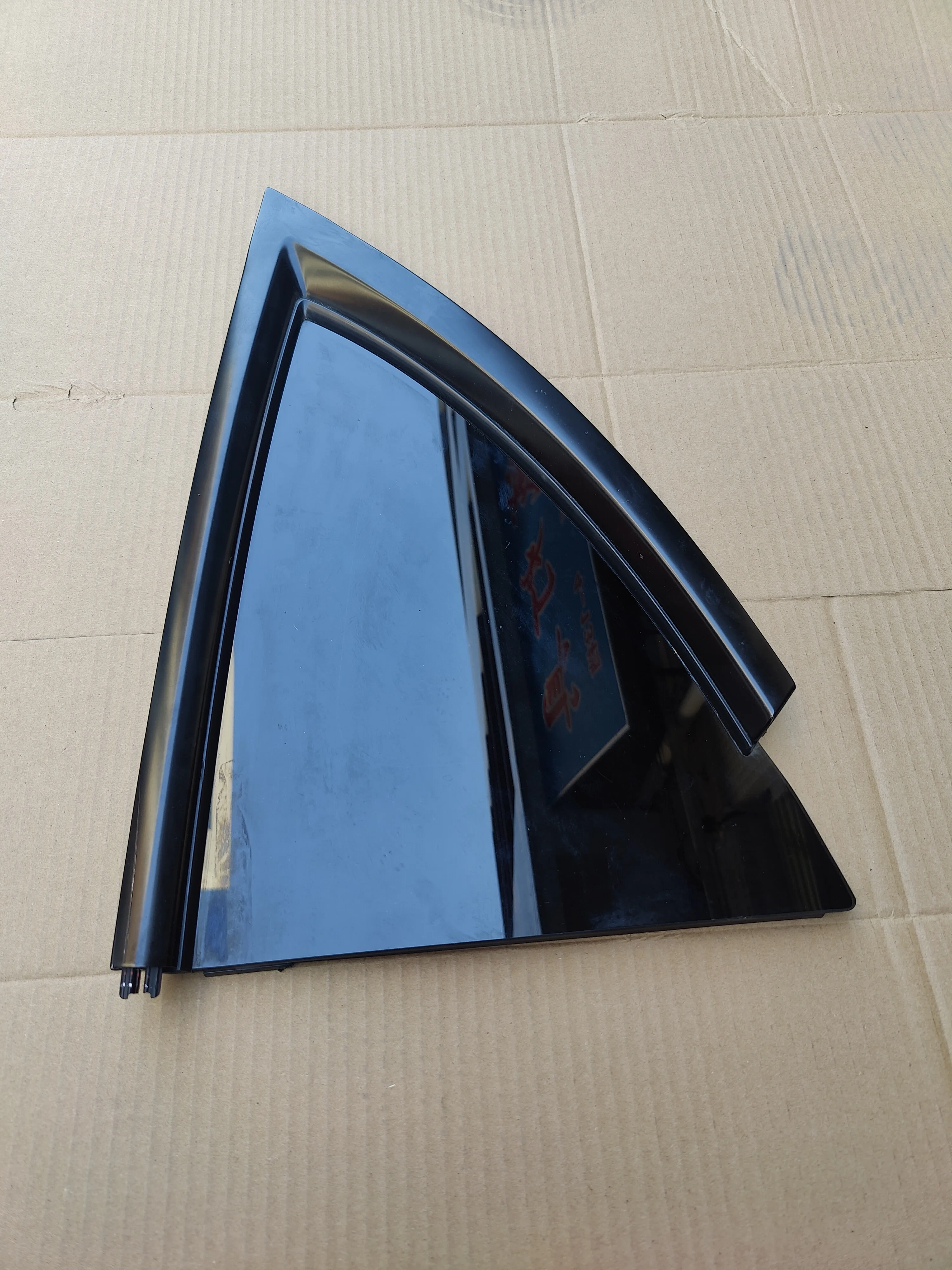 Suitable for Tesla Model Y Door Side Glass 1600808 1600809 Original Parts Door Triangle Glass