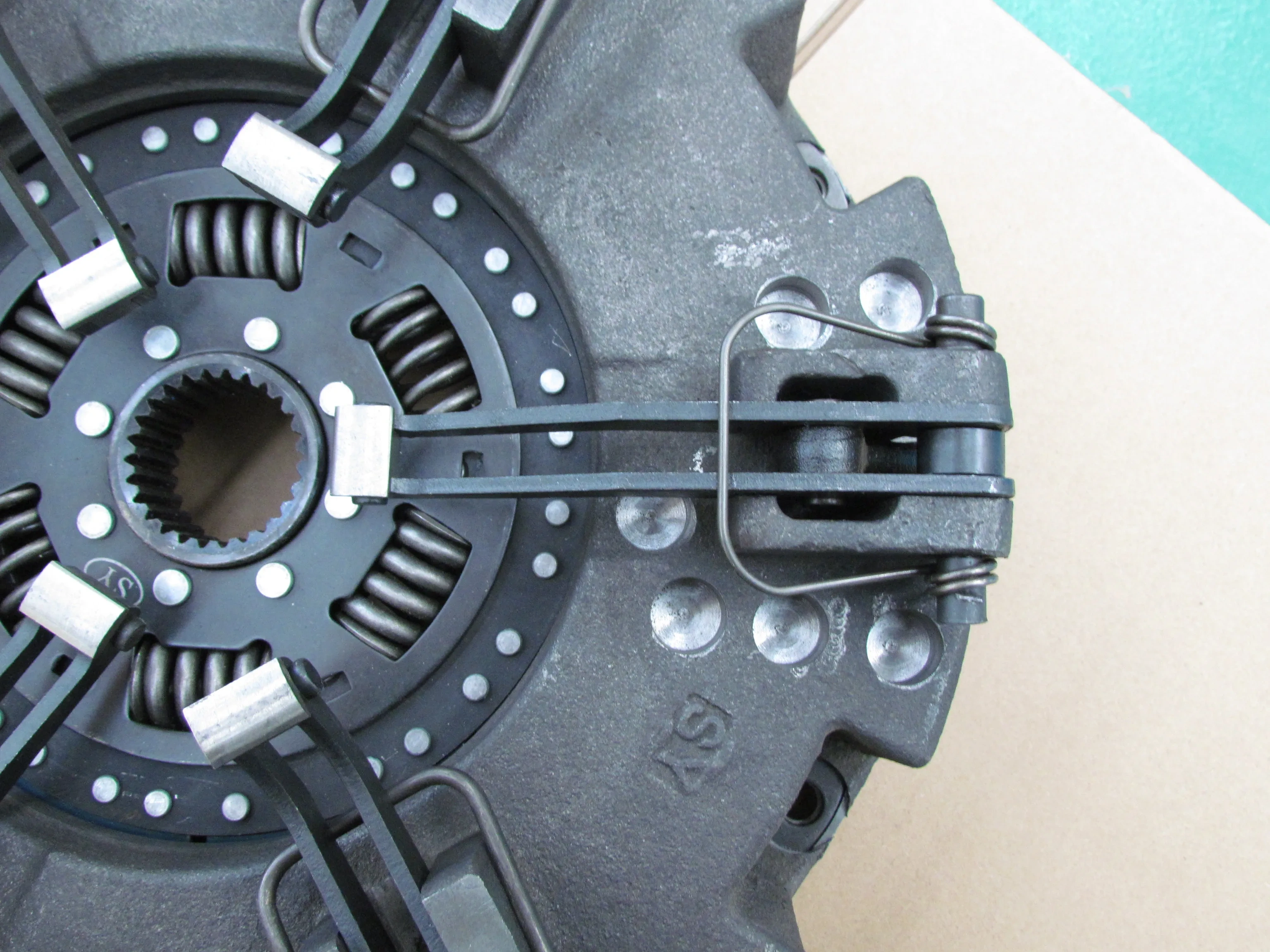 Tractor Clutch Pressure Plate for John Deer 6100B 6100D 6110B 6130D Replaces YZ91038