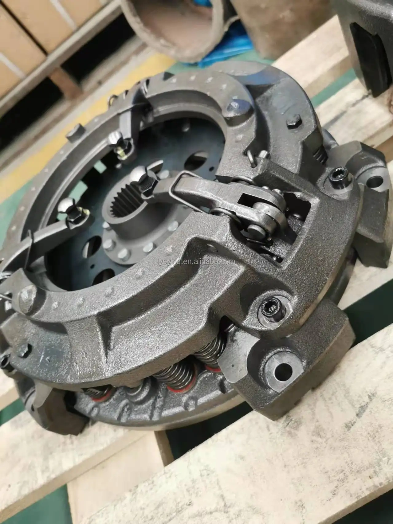 Luk Clutch 13"  Replacement for  3701015m92 133000810  3701011m91 220185100