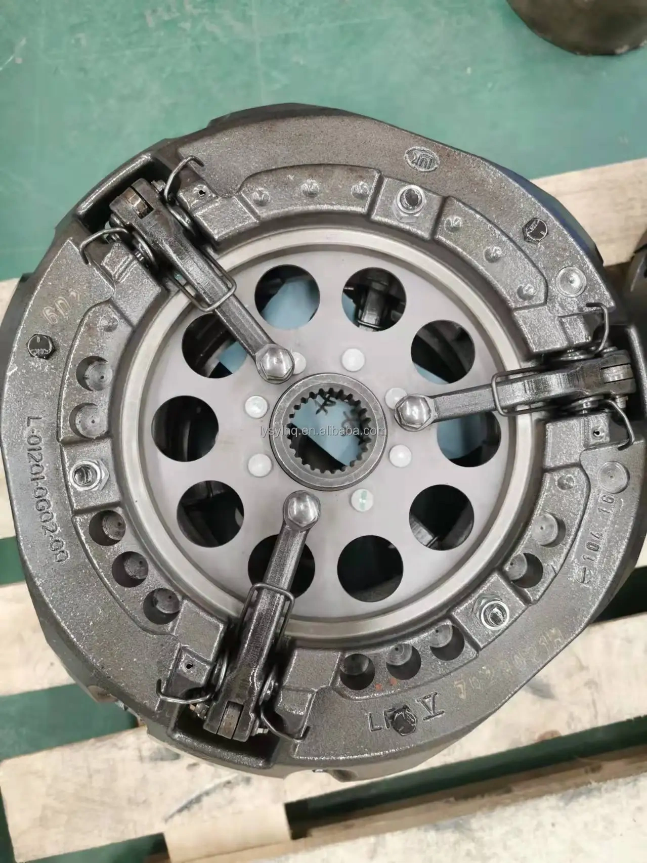 Luk Clutch 13"  Replacement for  3701015m92 133000810  3701011m91 220185100