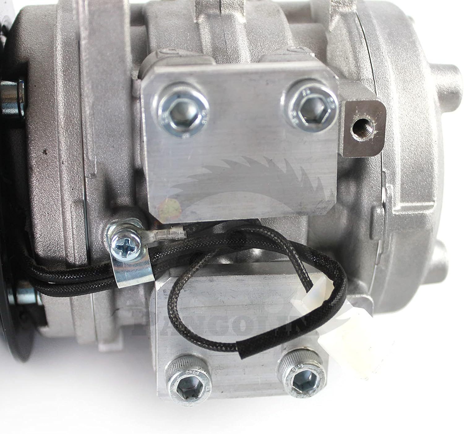 PANGOLIN T0070-87290 L4310DT-GST-C/HST-C Air Conditioning Compressor AC Compressor with Clutch Assy for Kubota L4610DT-HST-C M4900-CAB Spare Parts