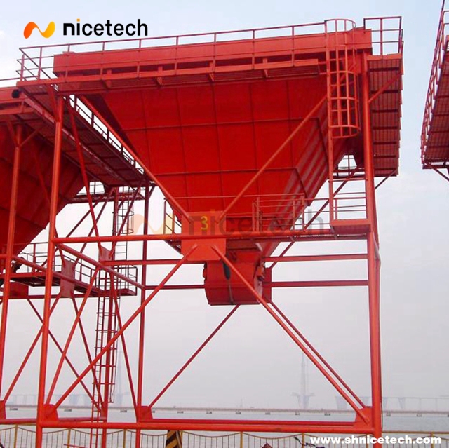 30cbm Fixed Type Mobile Hopper for Truck Loading Dry Bulk Cargo