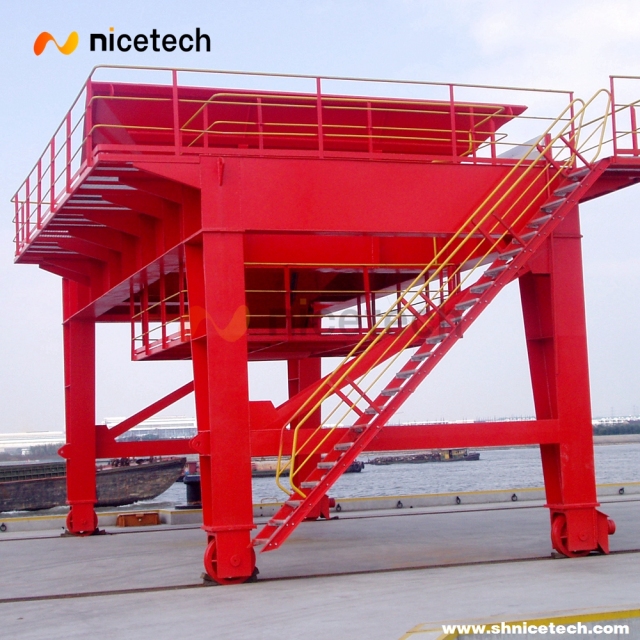 30cbm Fixed Type Mobile Hopper for Truck Loading Dry Bulk Cargo