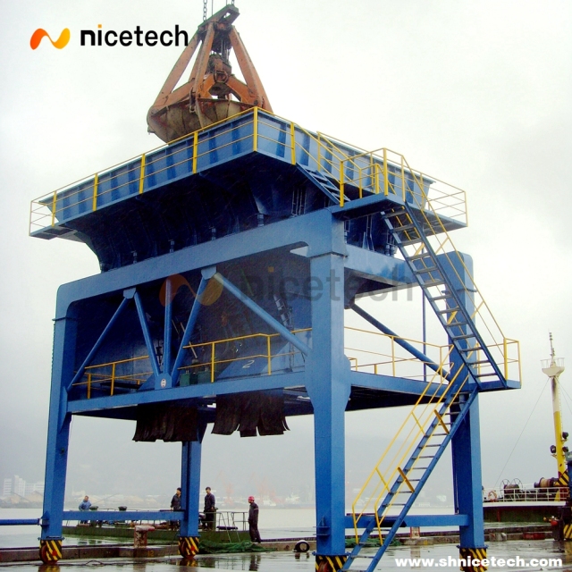 Jetty Use rail-mounted Double Truck Bulk Cargo Loading Unloading Hopper