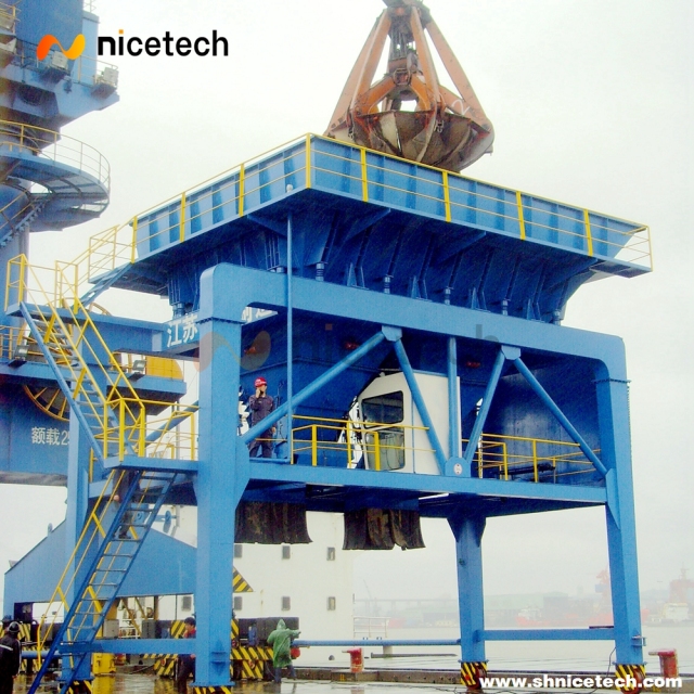 Jetty Use rail-mounted Double Truck Bulk Cargo Loading Unloading Hopper