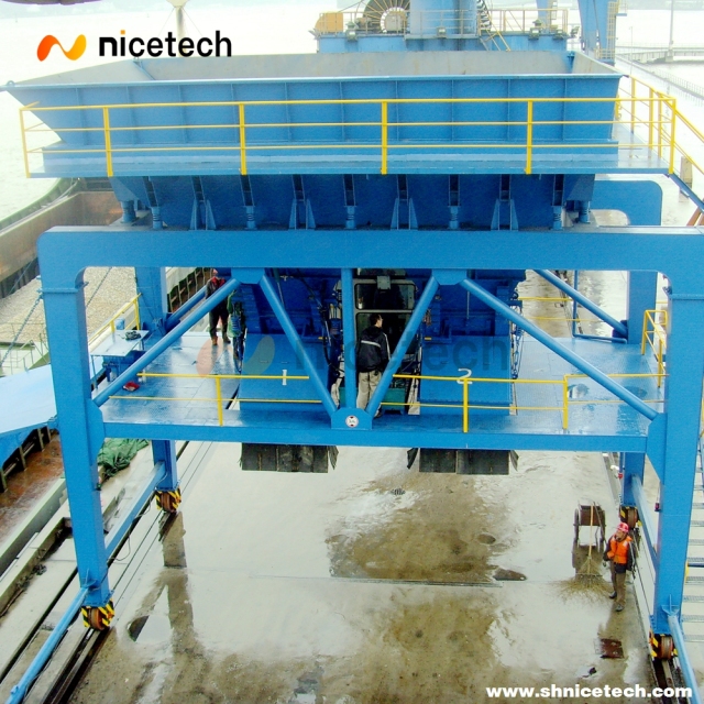 Jetty Use rail-mounted Double Truck Bulk Cargo Loading Unloading Hopper