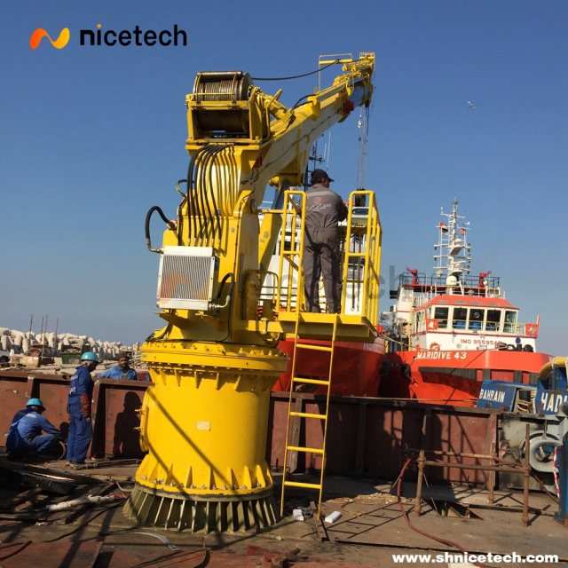 Ship Lifting Machine Electro-Hydraulic Telescopic Knuckle Boom Marine Deck Crane