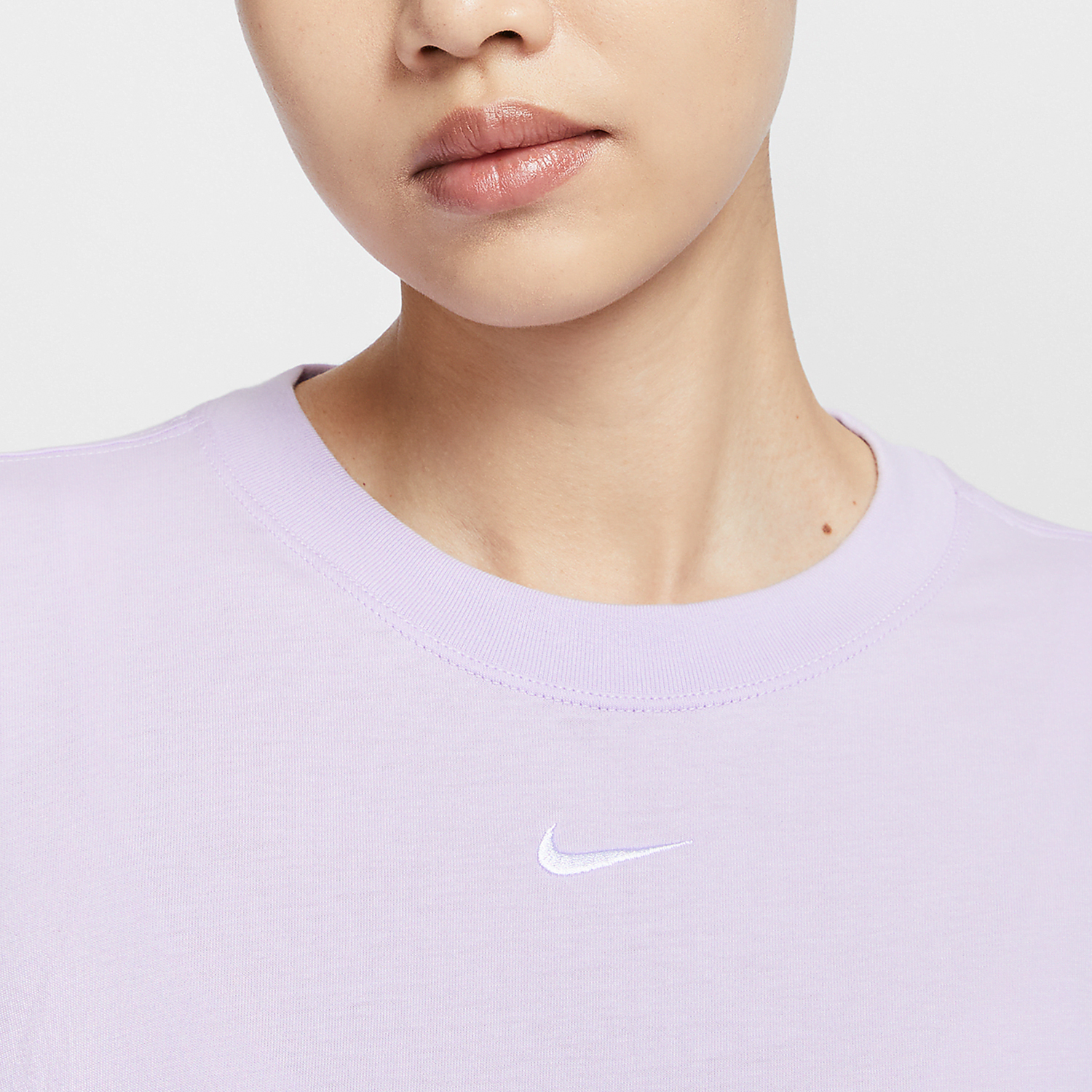 Nike Sportswear Women's Simple Breathable Short Sleeve T-Shirt FD4150-511