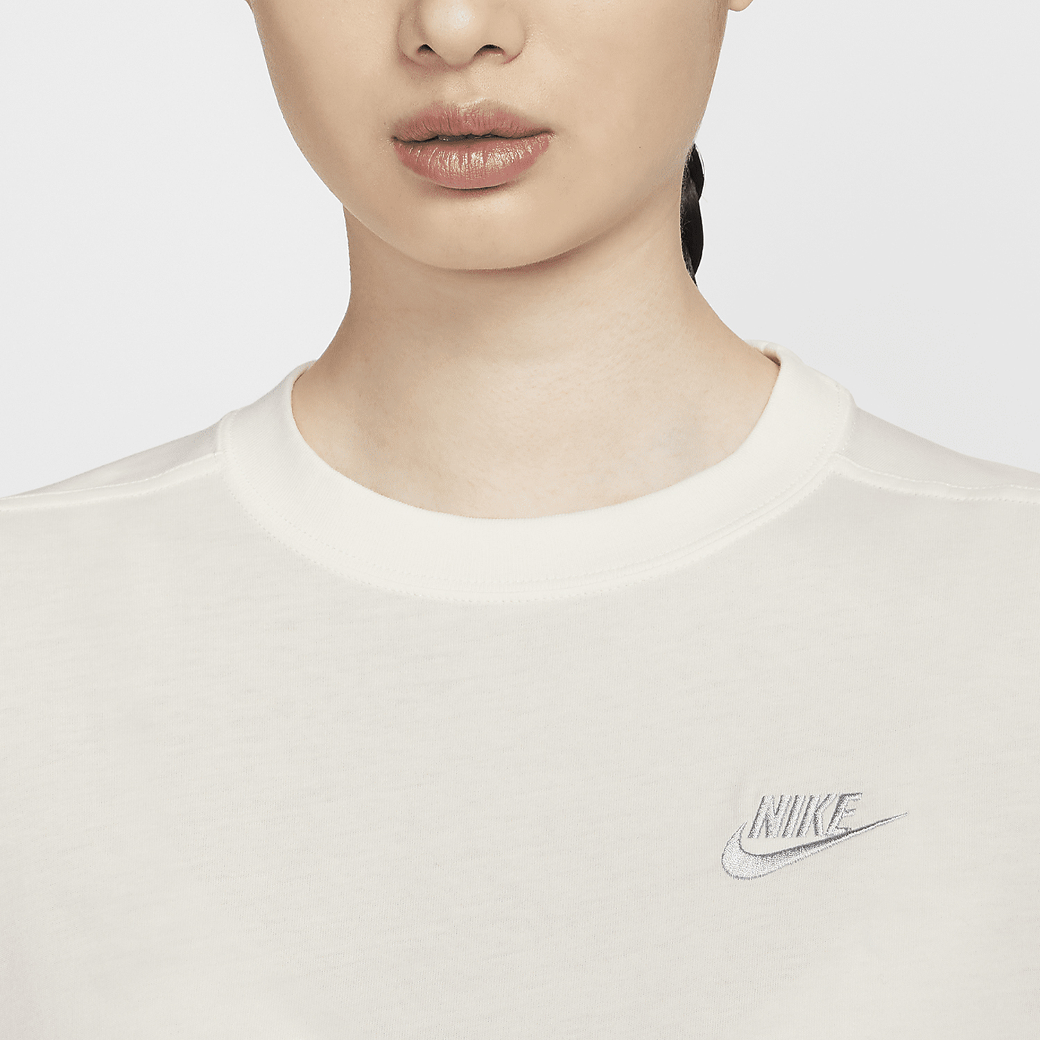 Nike Sportswear Women's Simple Embroidered Logo Short Sleeve T-Shirt HJ9427-133