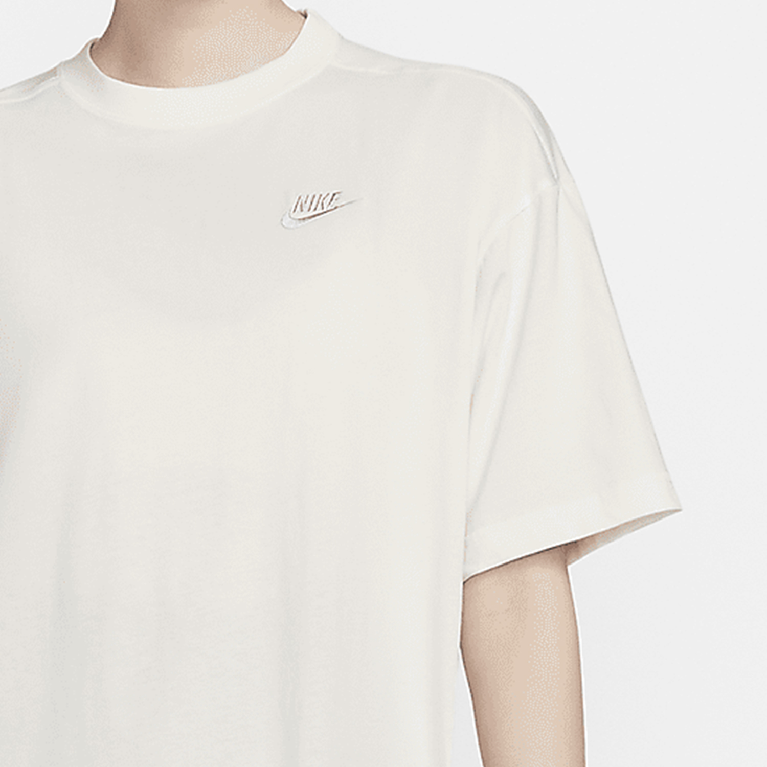 Nike Sportswear Women's Simple Embroidered Logo Short Sleeve T-Shirt HJ9427-133
