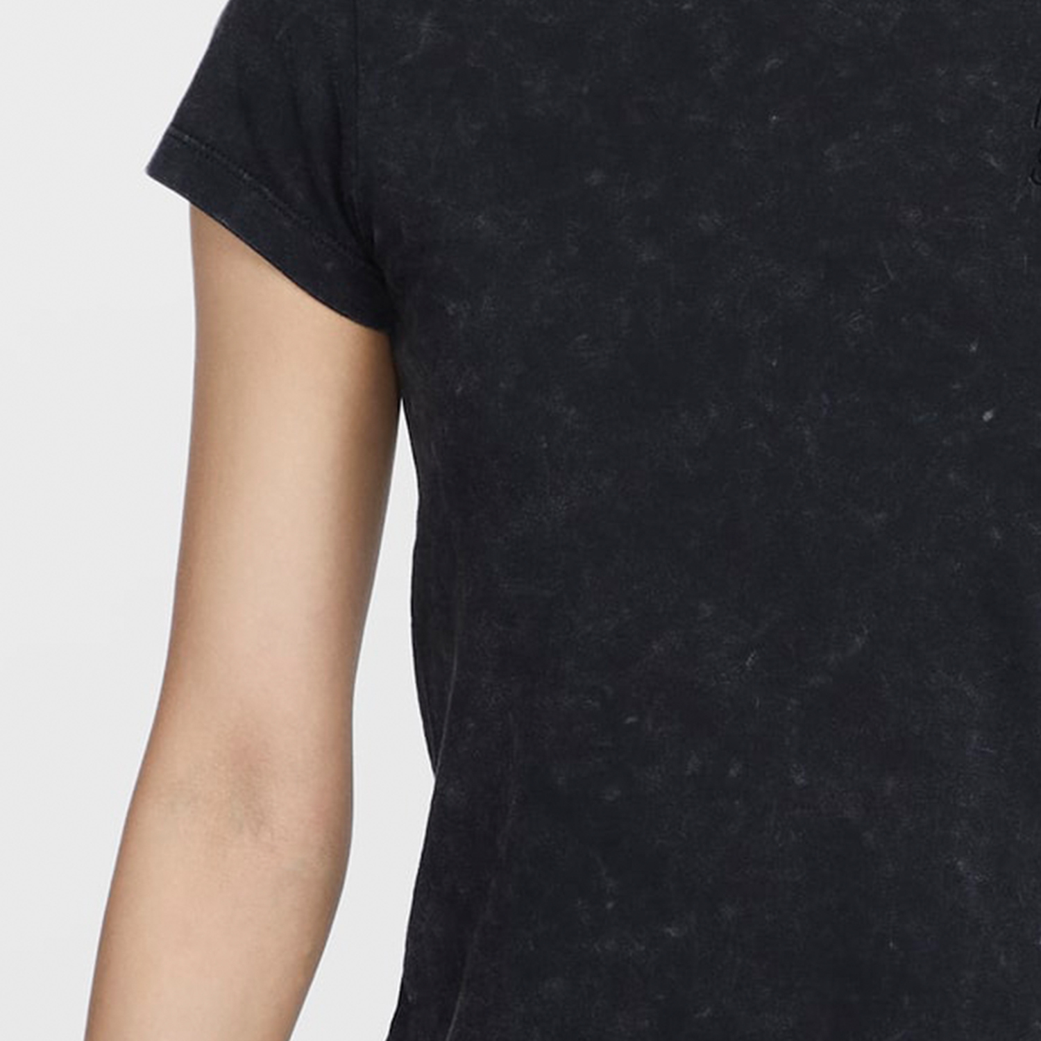 Nike New Women's Embroidered Slim Fit Short Sleeve T-Shirt HQ6038-010