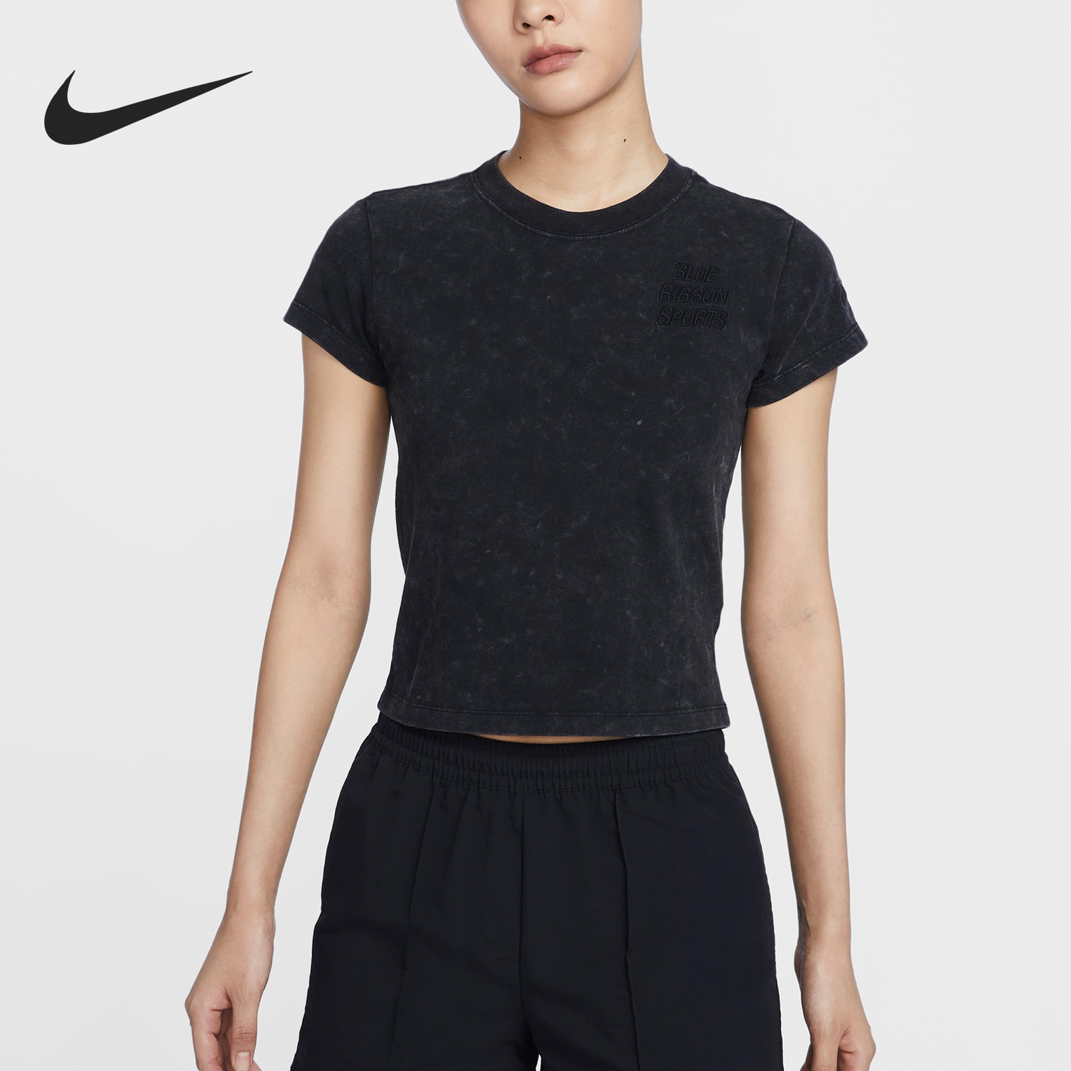 Nike New Women's Embroidered Slim Fit Short Sleeve T-Shirt HQ6038-010