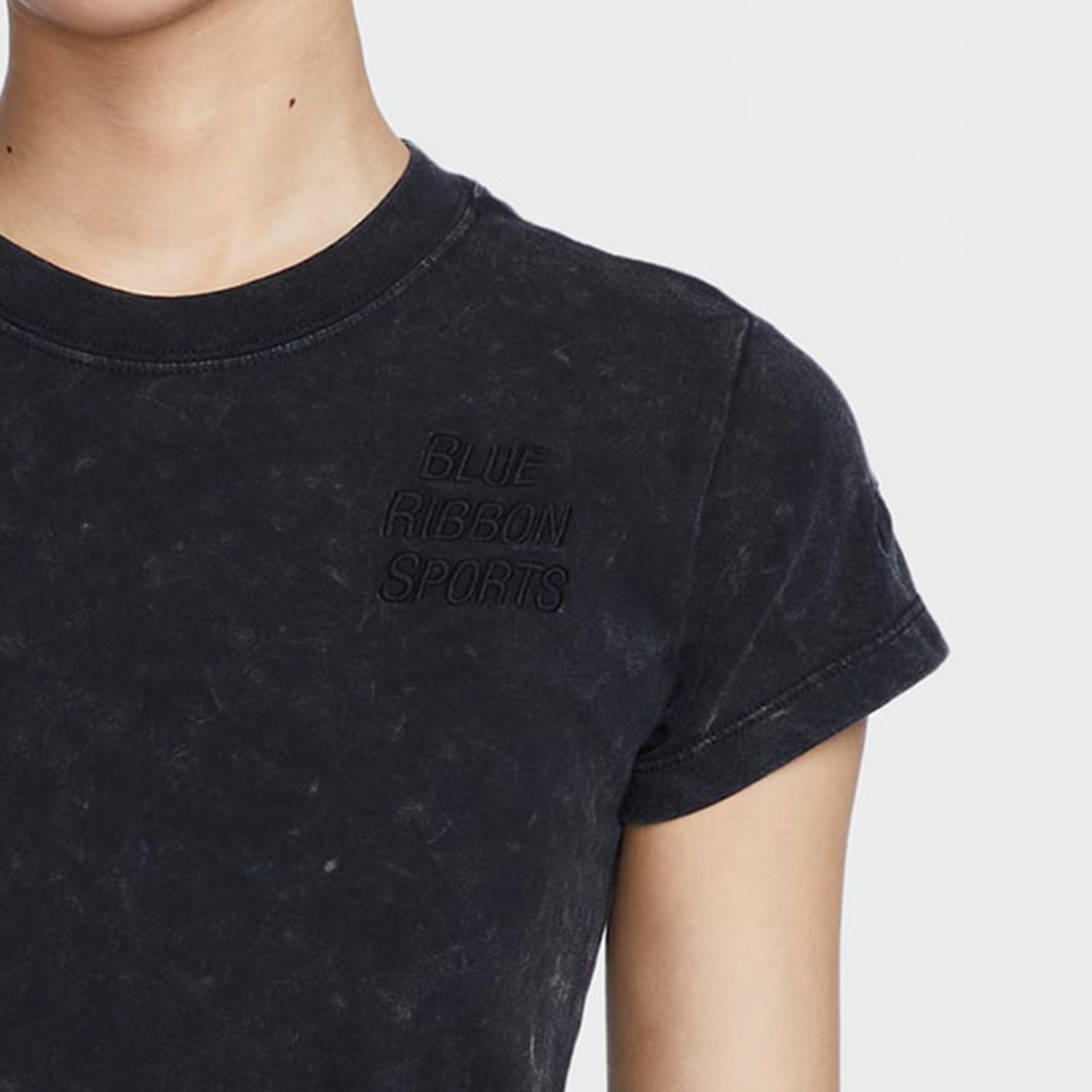 Nike New Women's Embroidered Slim Fit Short Sleeve T-Shirt HQ6038-010