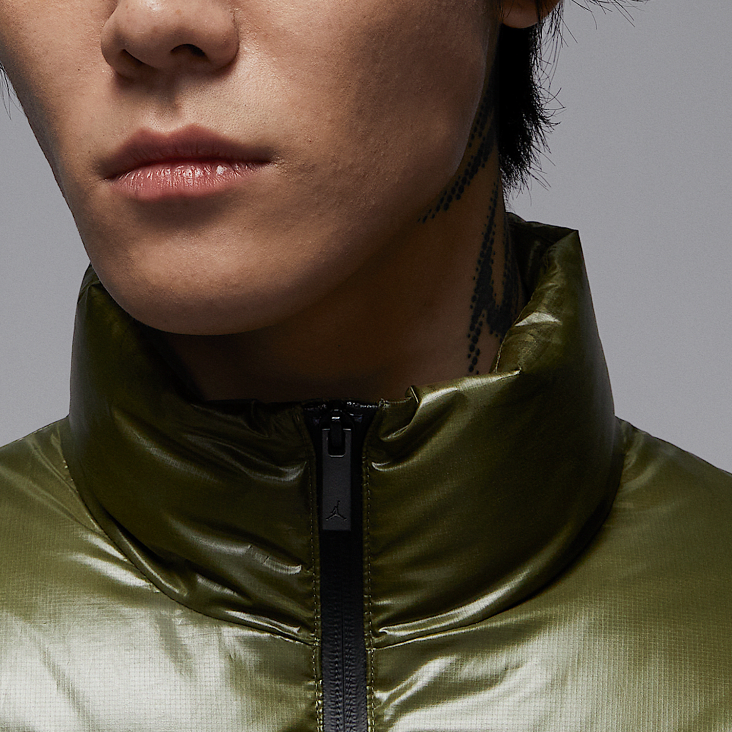 Nike JORDAN Men's Glossy Insulated Stand-up Collar Warm-up Jacket FV7272-222