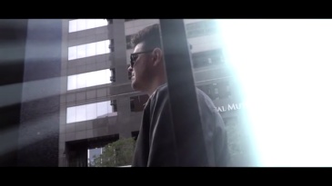 Smooth by Nicholas Lawrence 润唇膏穿钞票