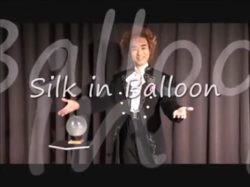 刘谦--绸巾穿气球 Silk Through Balloon