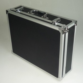 Cyril的手提箱出篮球 ​Executive Production Carrying Case