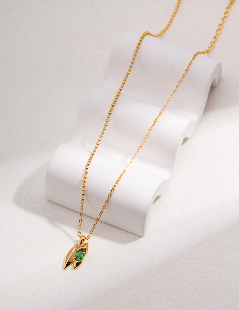 Sterling silver necklace with an emerald zircon inlaid pendant