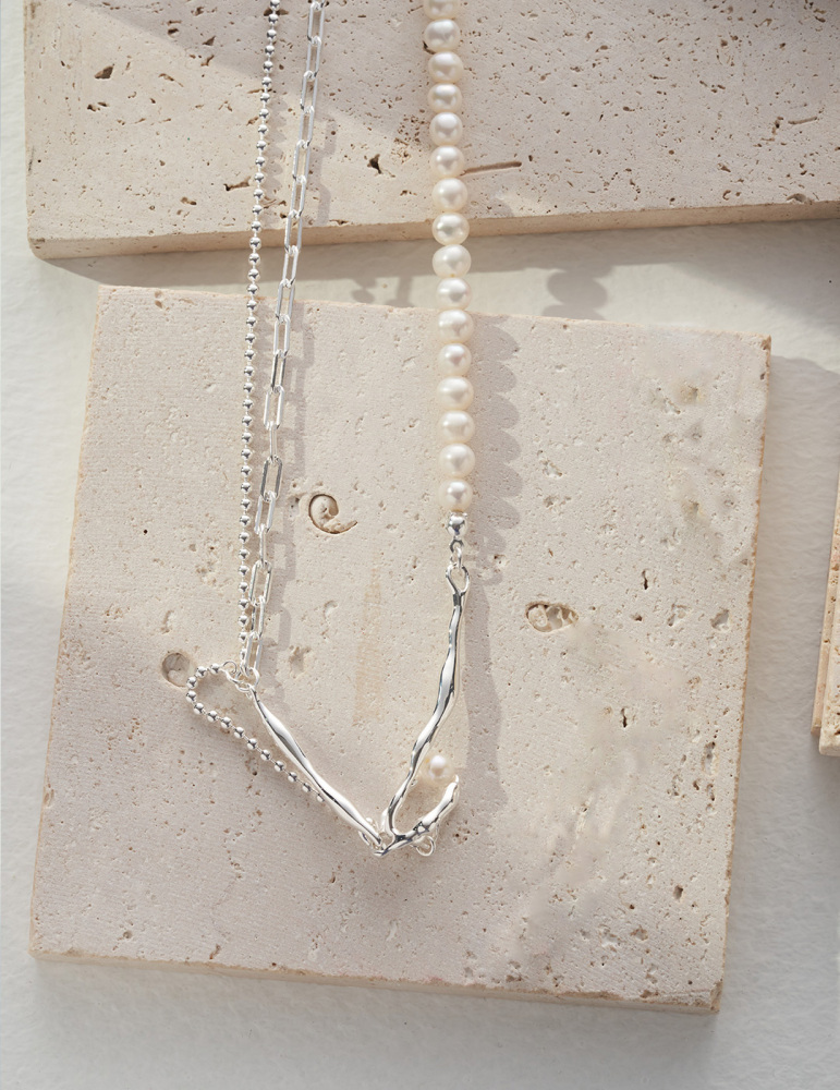 Ladies' necklace made of 925 sterling silver and natural pearls