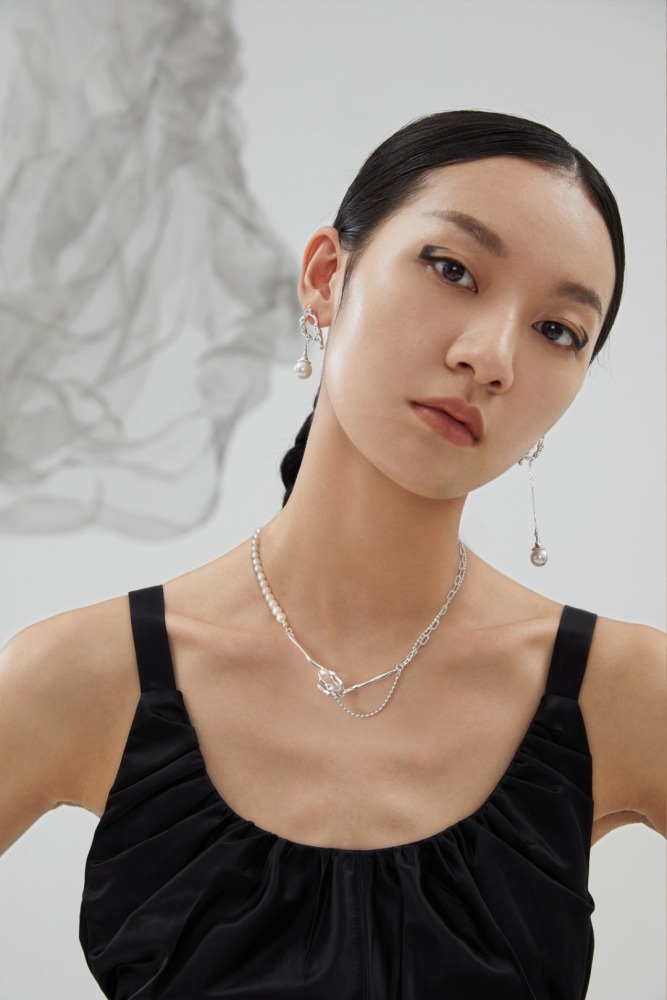 Ladies' necklace made of 925 sterling silver and natural pearls