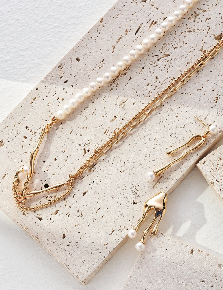 Ladies' necklace made of 925 sterling silver and natural pearls