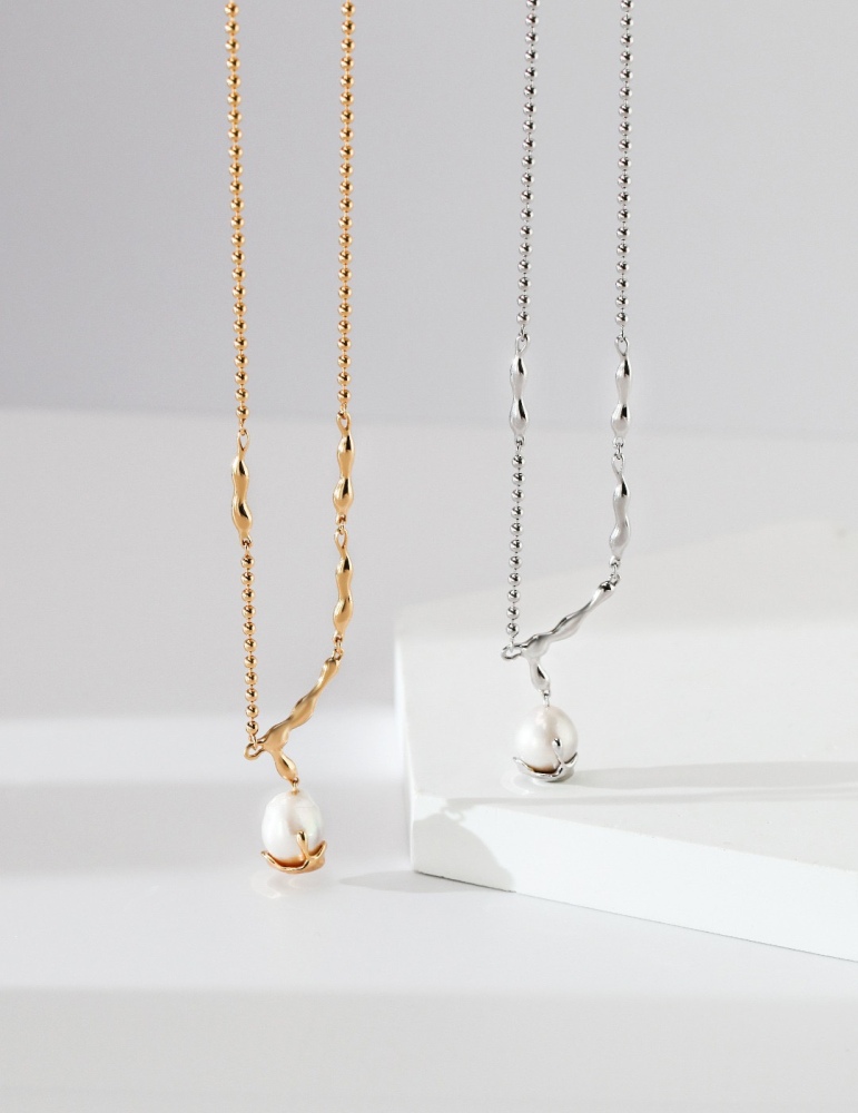 Ladies' necklace made of 925 sterling silver and natural pearls