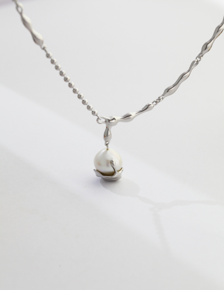 Ladies' necklace made of 925 sterling silver and natural pearls