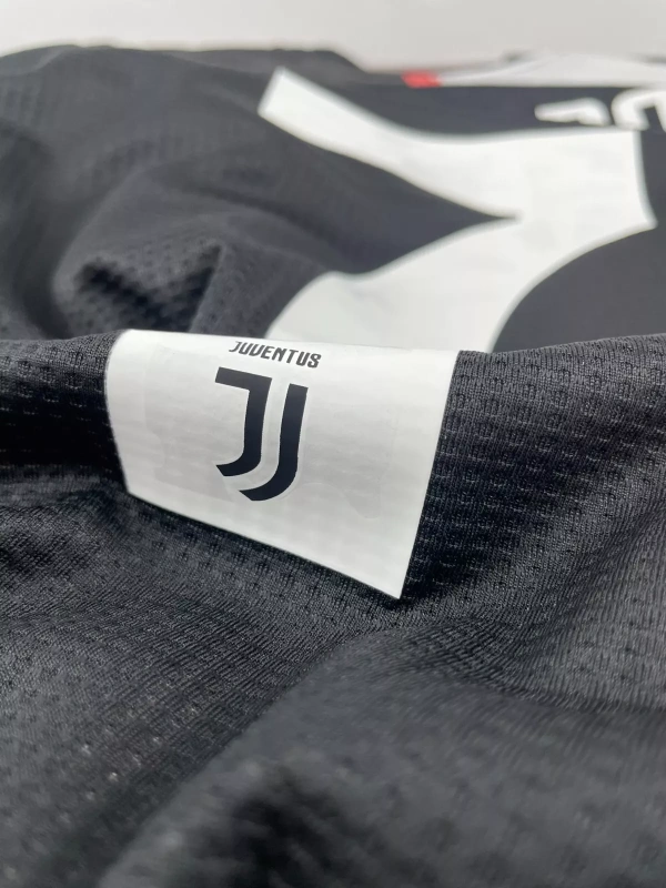 19-20 Cristiano Ronaldo Juventus Home Retro Player Version Soccer Jersey with UCL Patch - Long Sleeve