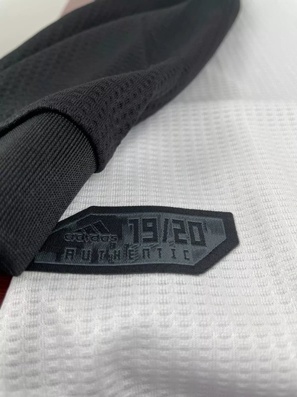 19-20 Cristiano Ronaldo Juventus Home Retro Player Version Soccer Jersey with UCL Patch - Long Sleeve
