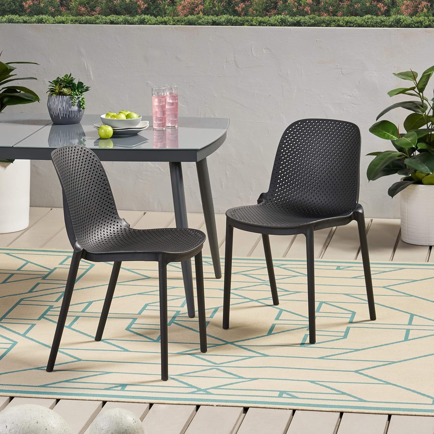 Outdoor dining chair